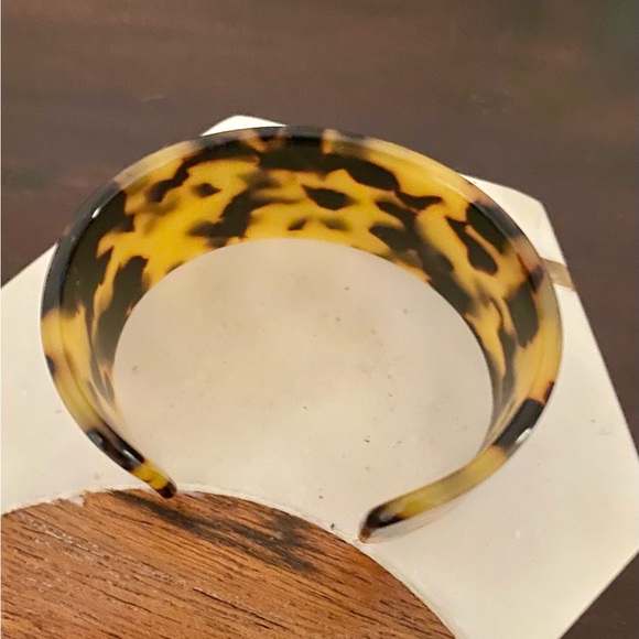 Tortoise Acetate Cuff Bracelet • Minimal Chic Resin Accessory - Picture 2 of 2